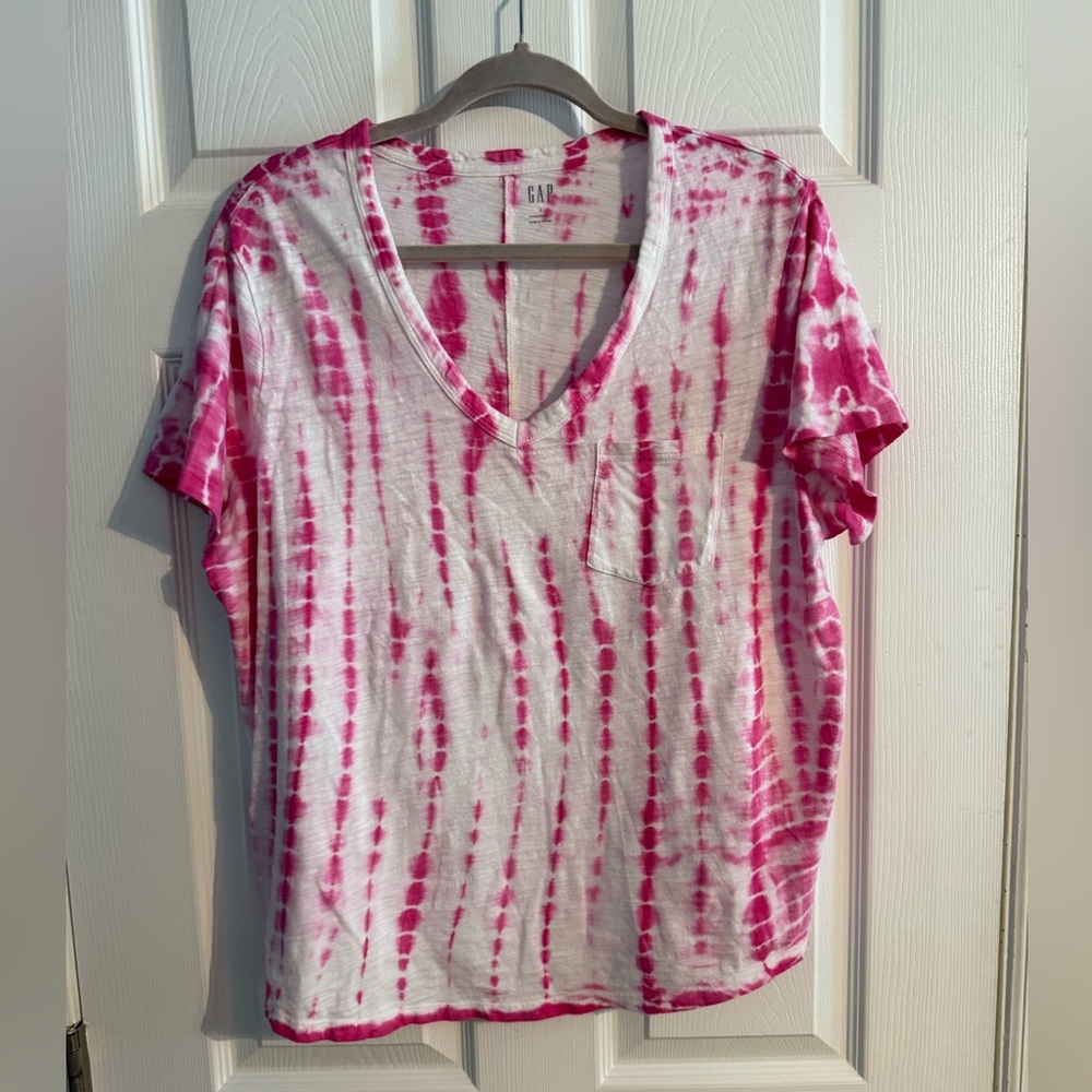 GAP V-Neck Pink and White Tie-Dye Tee